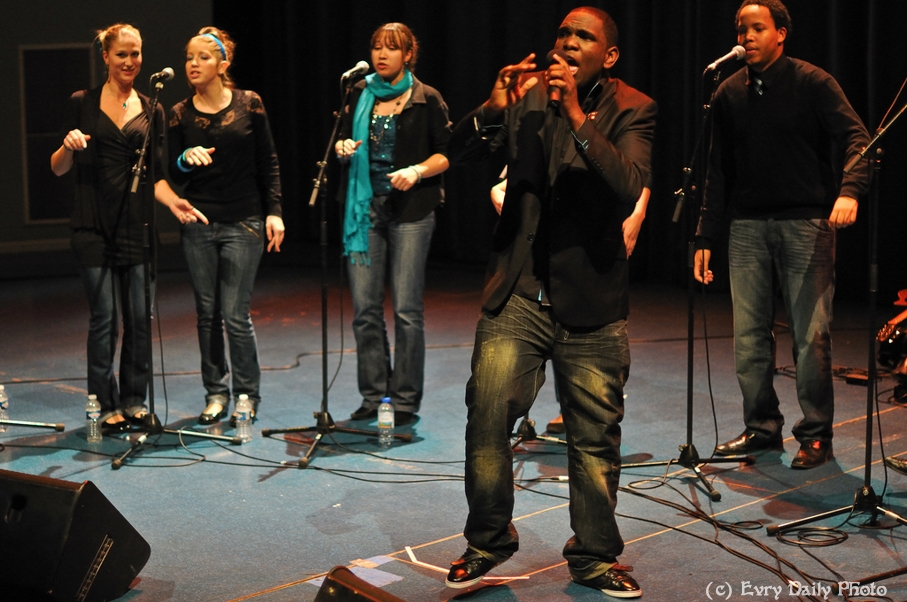 Evry Daily Photo - Telethon Evry 2010 - Concert Evry University Gospel - large - 5244079744.jpg